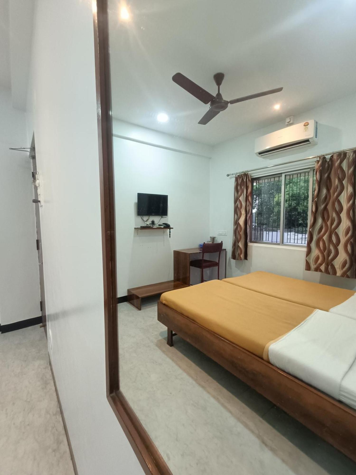 Hotel Parth Residency Kolhapur Exterior foto